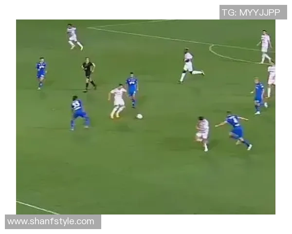 足球巨星赛场冲突瞬间盘点激情与暴力交织的真实镜头